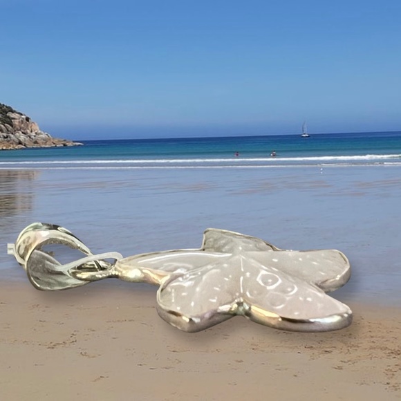 Sterling Silver Mother of Pearl Starfish Pendant - Picture 4 of 4